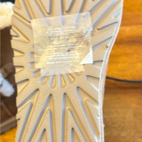 Beautiful- Tan UGG Boots NWT - Picture 3 of 5